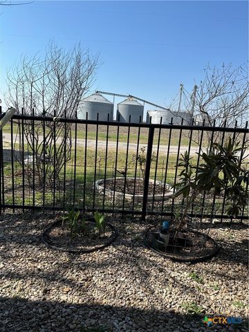 5716 Avenue C, Heidenheimer, TX 76501