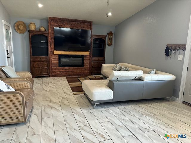 5716 Avenue C, Heidenheimer, TX 76501