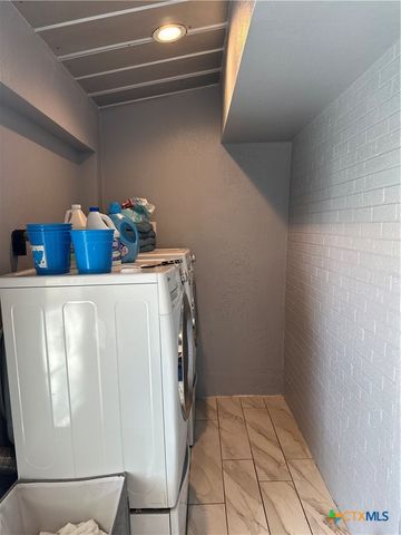 5716 Avenue C, Heidenheimer, TX 76501