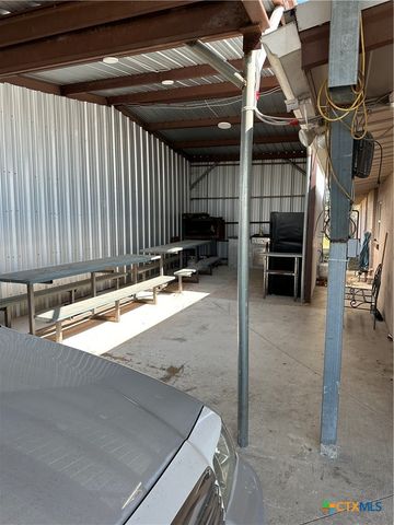 5716 Avenue C, Heidenheimer, TX 76501