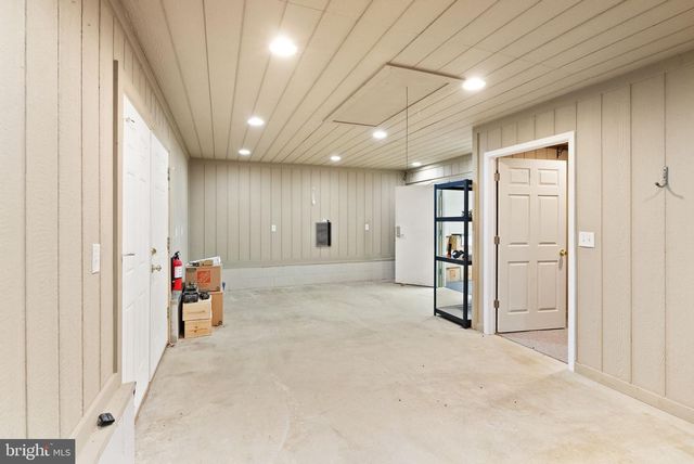 8522 TYSONS CT, Vienna, VA 22182