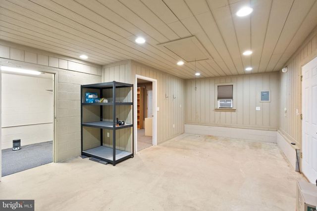 8522 TYSONS CT, Vienna, VA 22182