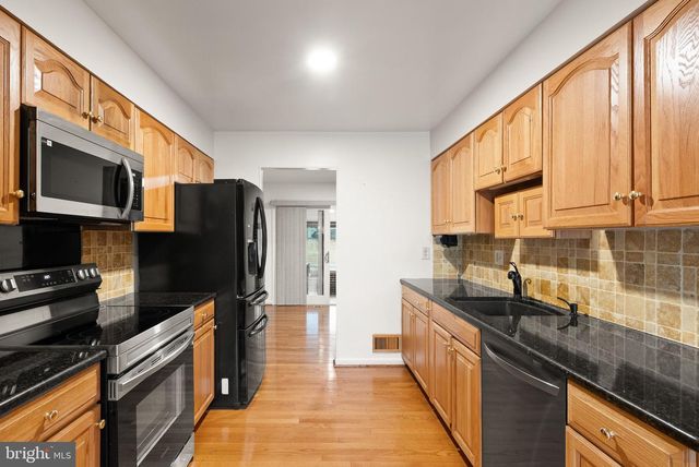 8522 TYSONS CT, Vienna, VA 22182