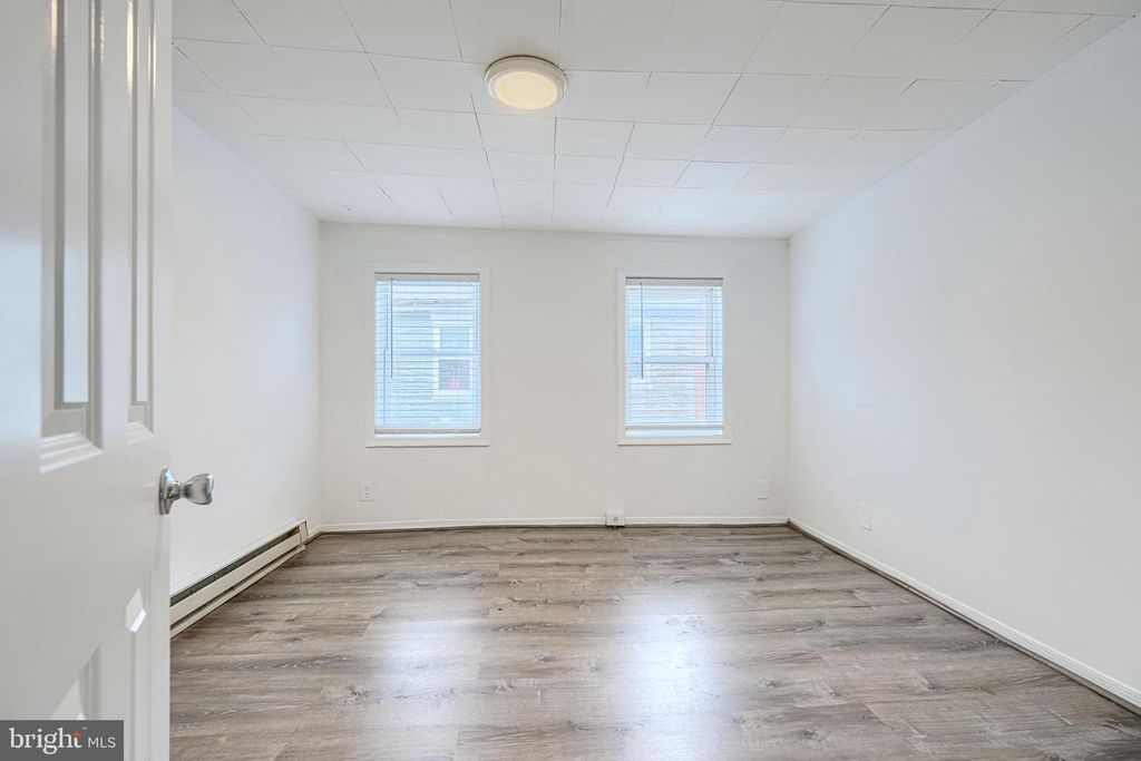 Image 10 of property listing at 2015 SPARK CT, Baltimore, MD 21231