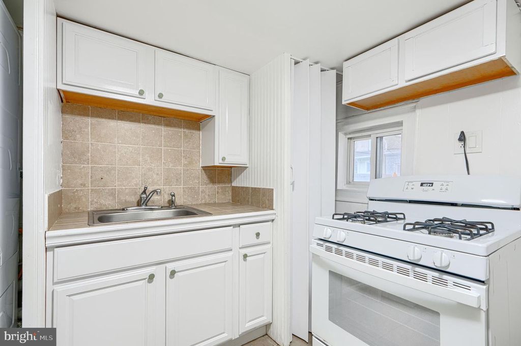 Image 11 of property listing at 2015 SPARK CT, Baltimore, MD 21231