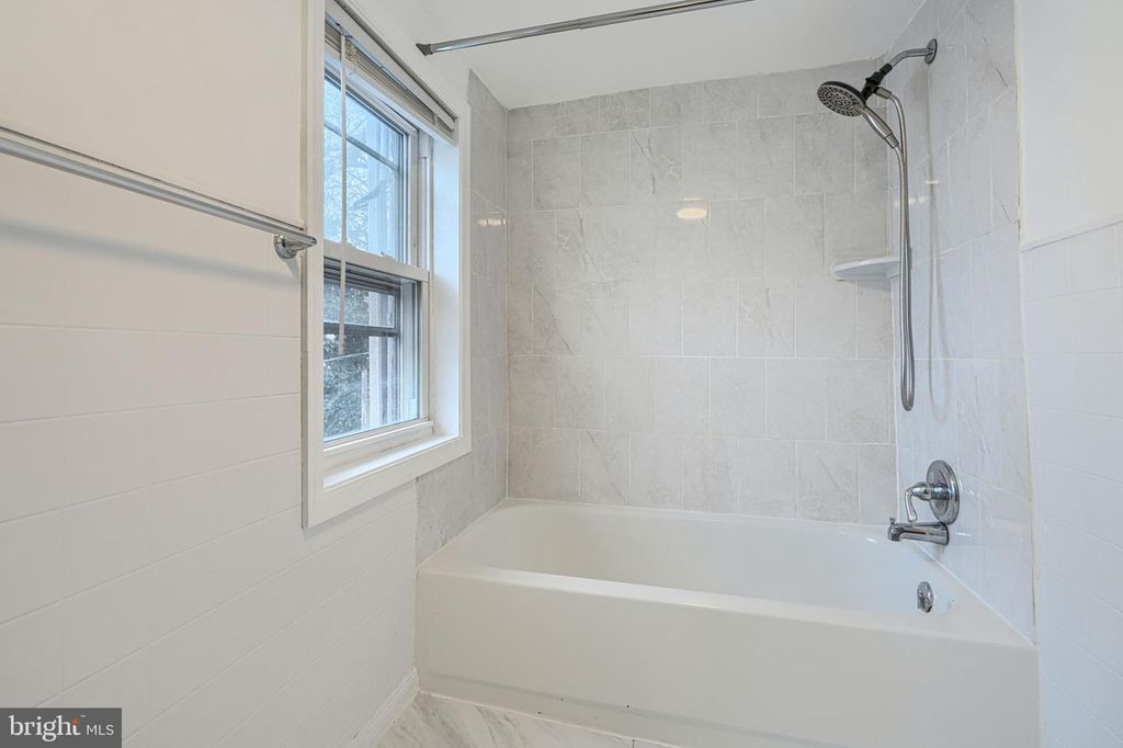 Image 12 of property listing at 2015 SPARK CT, Baltimore, MD 21231