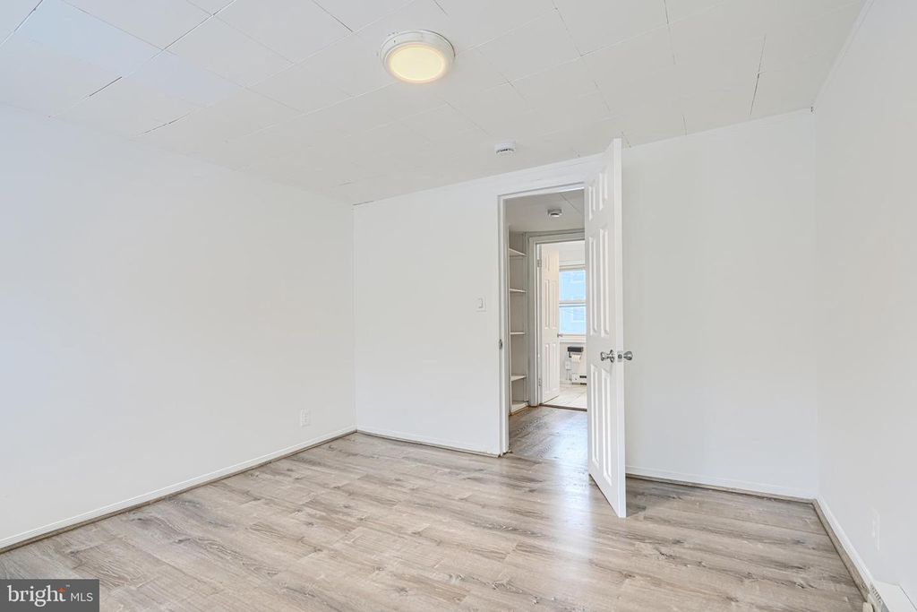 Image 9 of property listing at 2015 SPARK CT, Baltimore, MD 21231