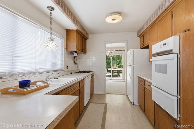 6344 Campus Drive, Dearborn Heights, MI 48127