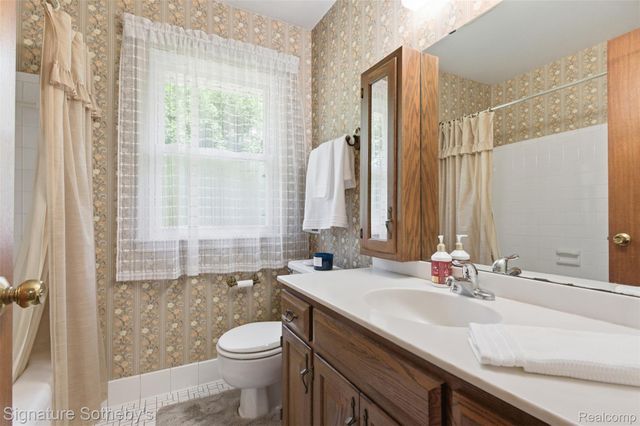 6344 Campus Drive, Dearborn Heights, MI 48127