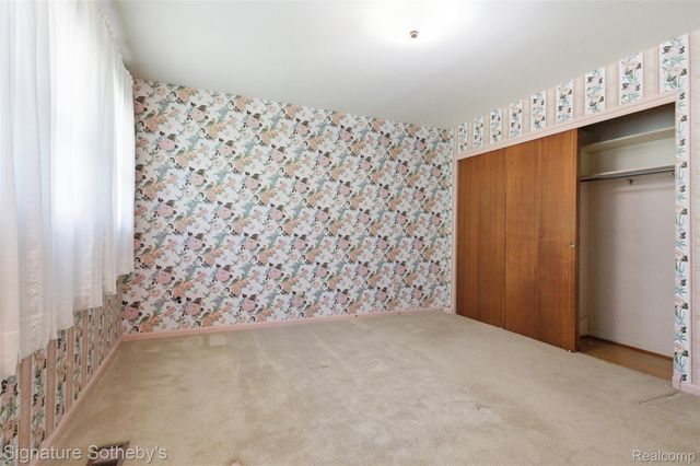 6344 Campus Drive, Dearborn Heights, MI 48127