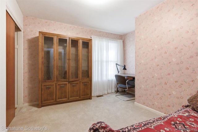 6344 Campus Drive, Dearborn Heights, MI 48127