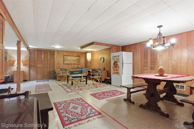 6344 Campus Drive, Dearborn Heights, MI 48127
