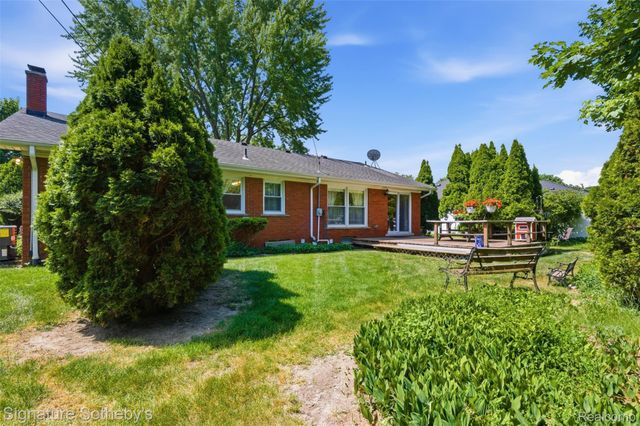 6344 Campus Drive, Dearborn Heights, MI 48127