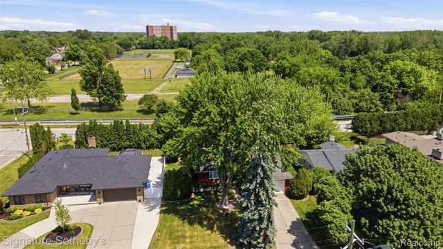 6344 Campus Drive, Dearborn Heights, MI 48127