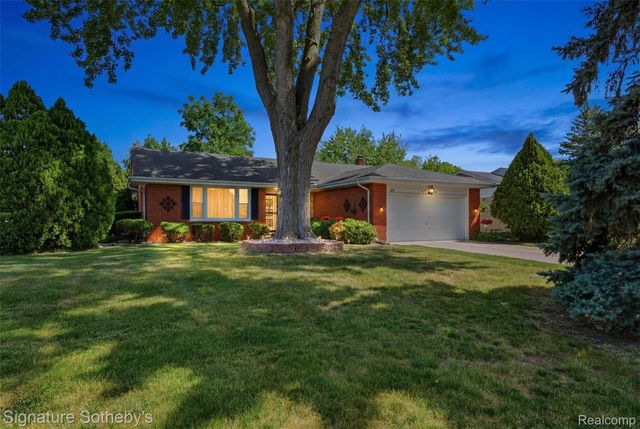 6344 Campus Drive, Dearborn Heights, MI 48127