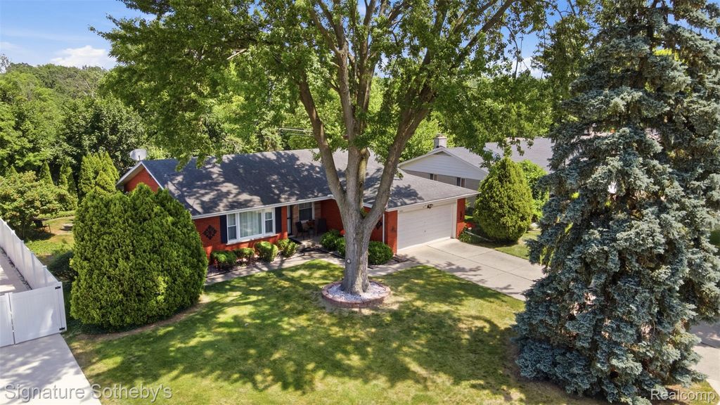 6344 Campus Drive, Dearborn Heights, MI 48127