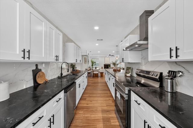 4512 Cross Timber Road, Burleson, TX 76028