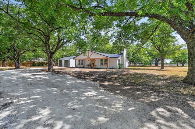 4512 Cross Timber Road, Burleson, TX 76028