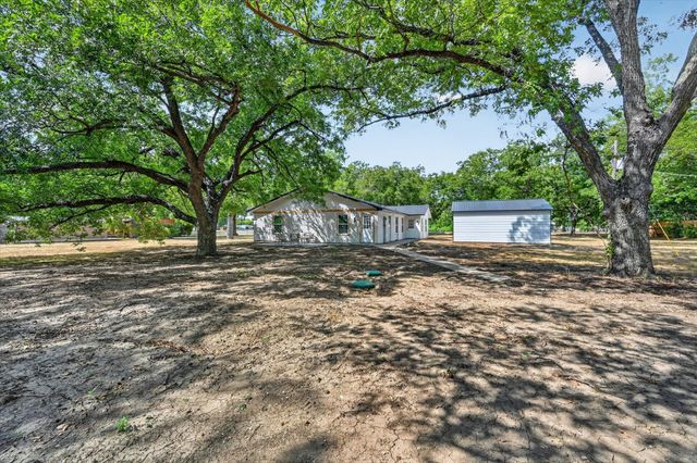 4512 Cross Timber Road, Burleson, TX 76028