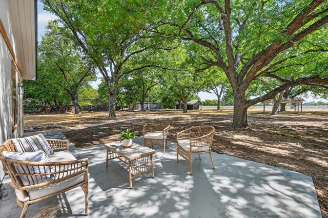 4512 Cross Timber Road, Burleson, TX 76028