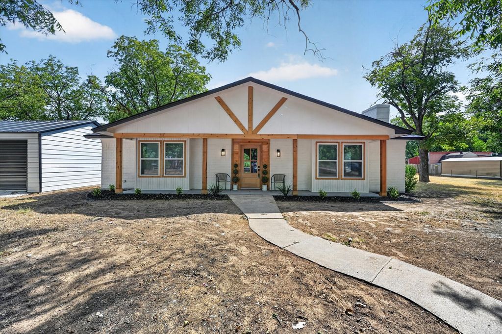 4512 Cross Timber Road, Burleson, TX 76028