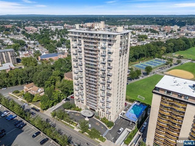 160 Overlook Avenue 22F, Hackensack, NJ 07601