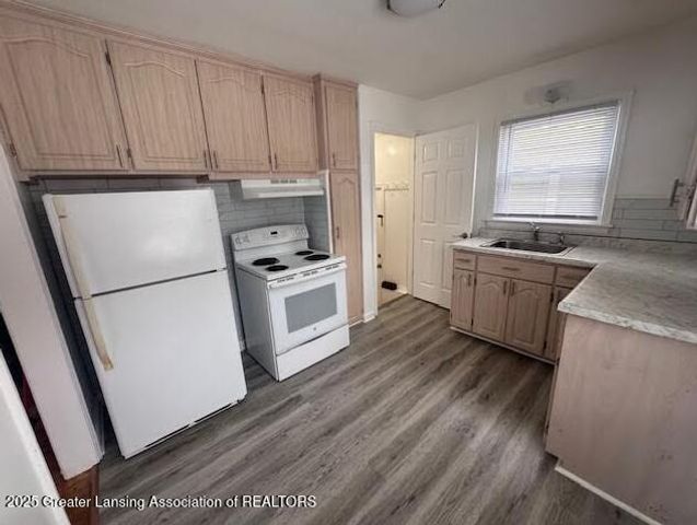 1413 N Jenison Avenue, Lansing, MI 48915