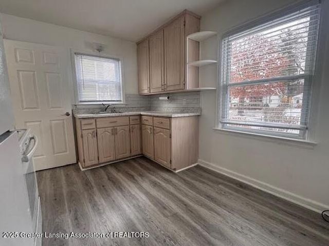 1413 N Jenison Avenue, Lansing, MI 48915