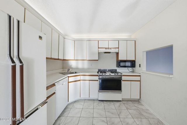 341 Danbury Lane, East Brunswick, NJ 08816