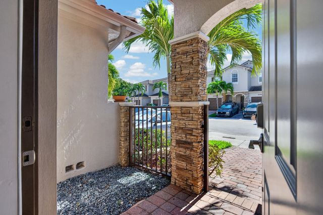 21952 SW 93RD Place 21952, Cutler Bay, FL 33190