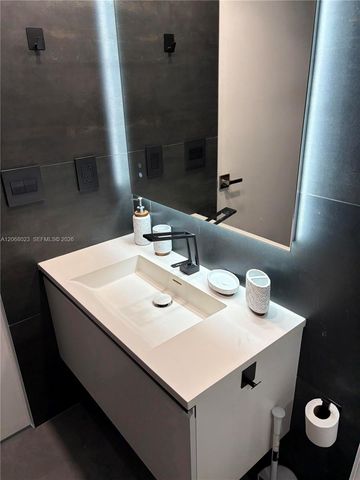 5900 Collins Avenue 702, Miami Beach, FL 33140