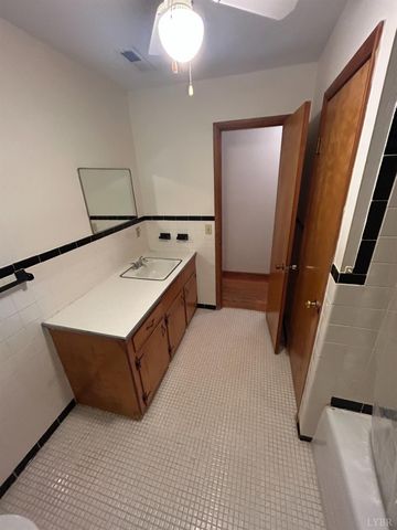 465 Wileman Road, Lynch Station, VA 24571