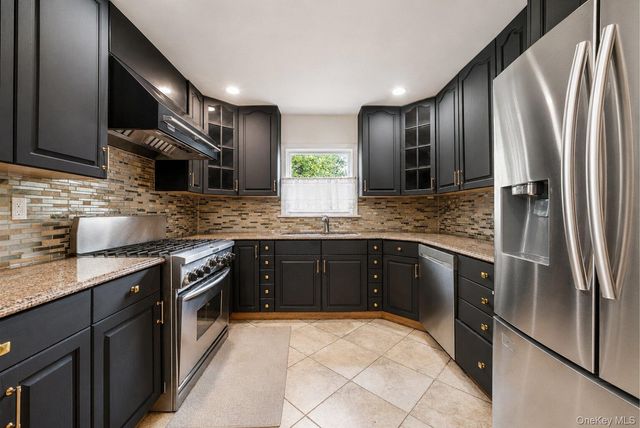 258-10 87th Road, Floral Park, NY 11001
