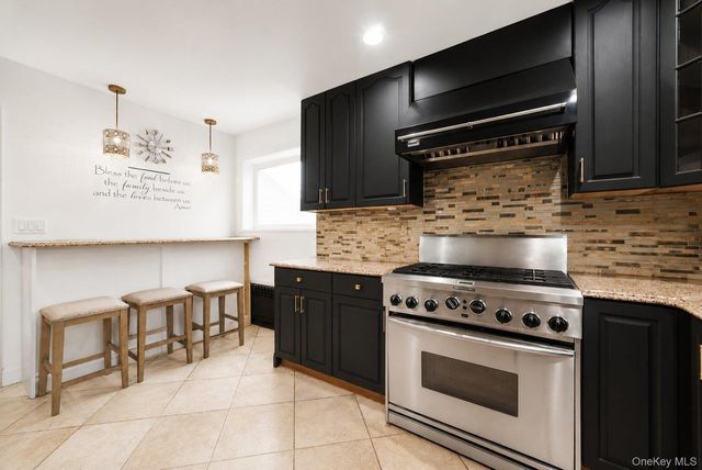258-10 87th Road, Floral Park, NY 11001