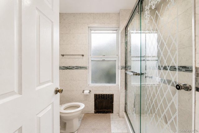 258-10 87th Road, Floral Park, NY 11001