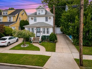 258-10 87th Road, Floral Park, NY 11001