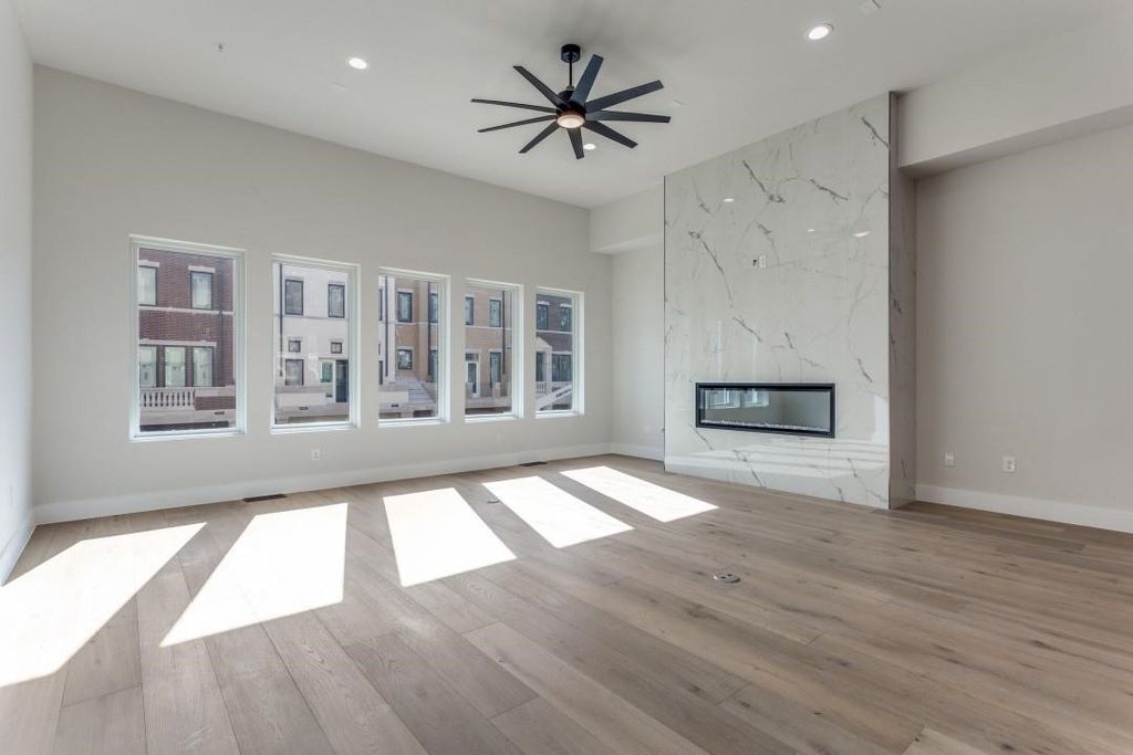 250 E Dallas Street 127, Grapevine, TX 76051 — photo 2