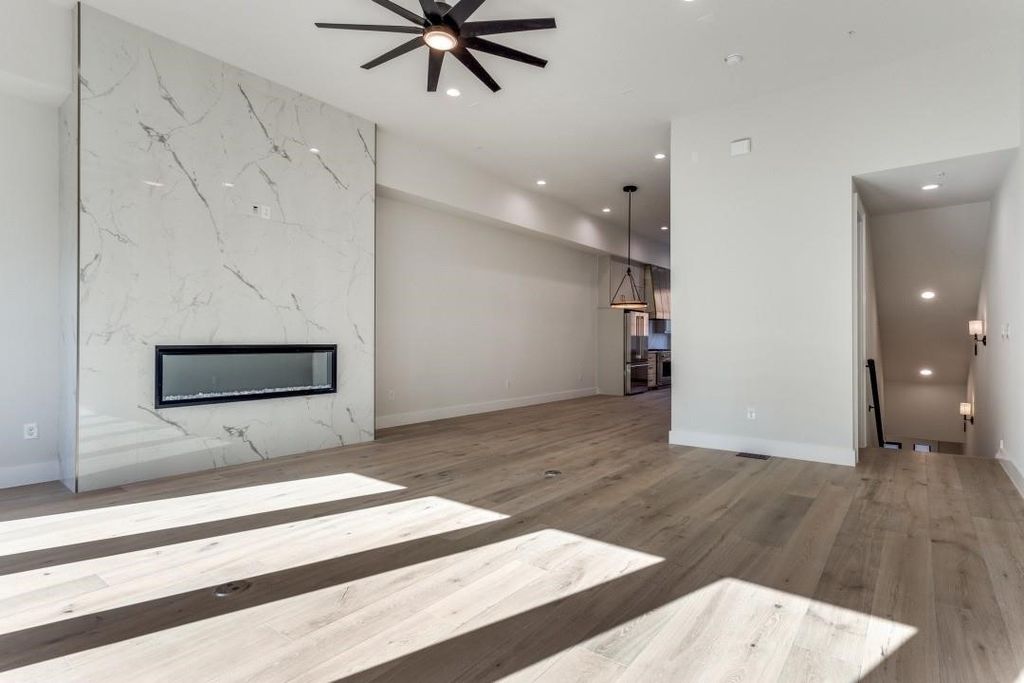 250 E Dallas Street 127, Grapevine, TX 76051 — photo 3