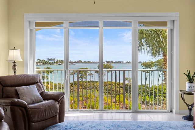21 Harbour Isle Drive 203, Hutchinson Island, FL 34949