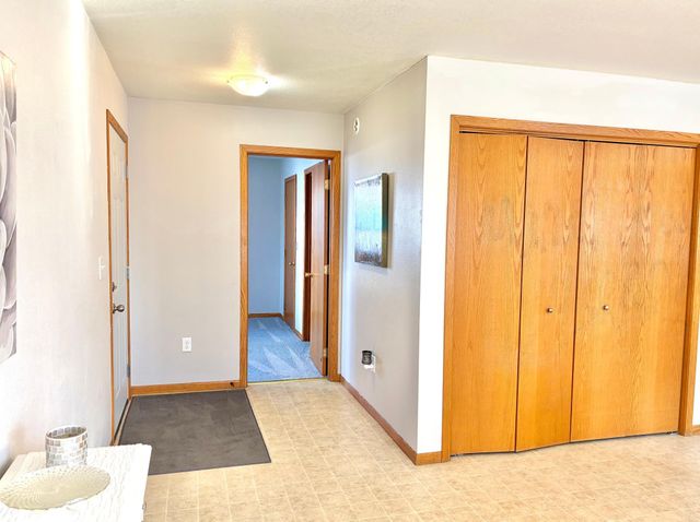 303 Main Avenue S, Roseau, MN 56751