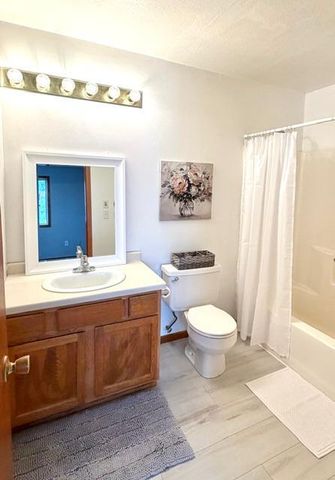 303 Main Avenue S, Roseau, MN 56751