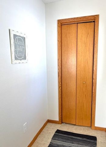 303 Main Avenue S, Roseau, MN 56751