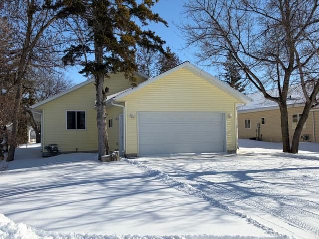 303 Main Avenue S, Roseau, MN 56751