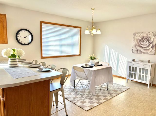 303 Main Avenue S, Roseau, MN 56751