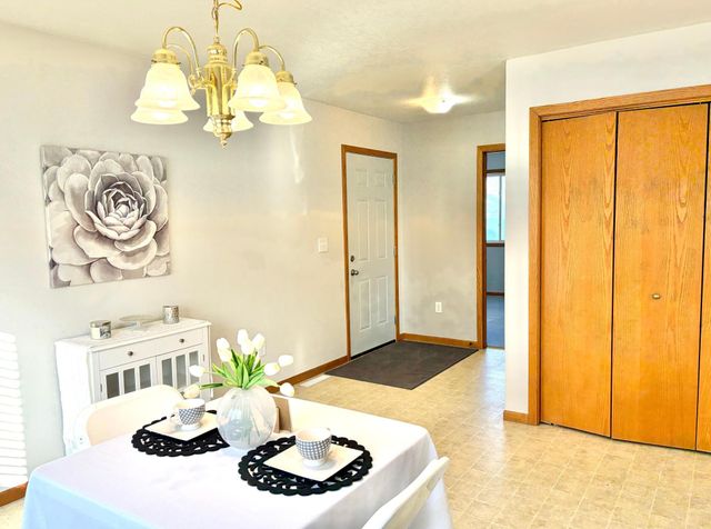 303 Main Avenue S, Roseau, MN 56751