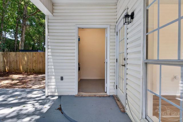 131 Wildflower Ln, Pensacola, FL 32514