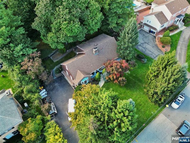 26 Faber Drive, Hawthorne, NJ 07506