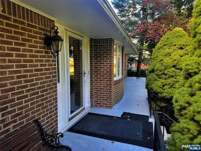 26 Faber Drive, Hawthorne, NJ 07506