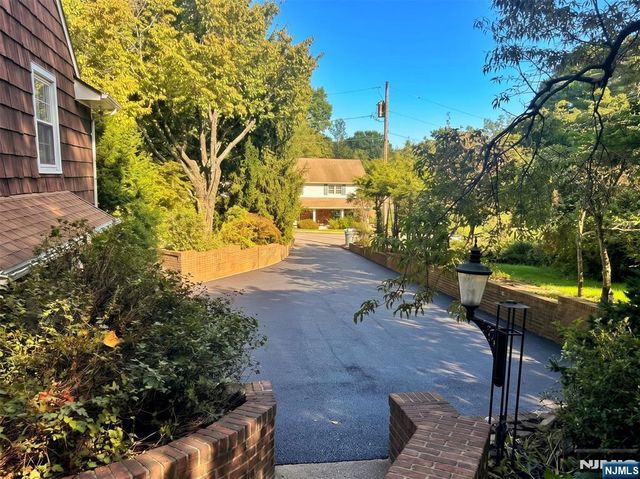 26 Faber Drive, Hawthorne, NJ 07506