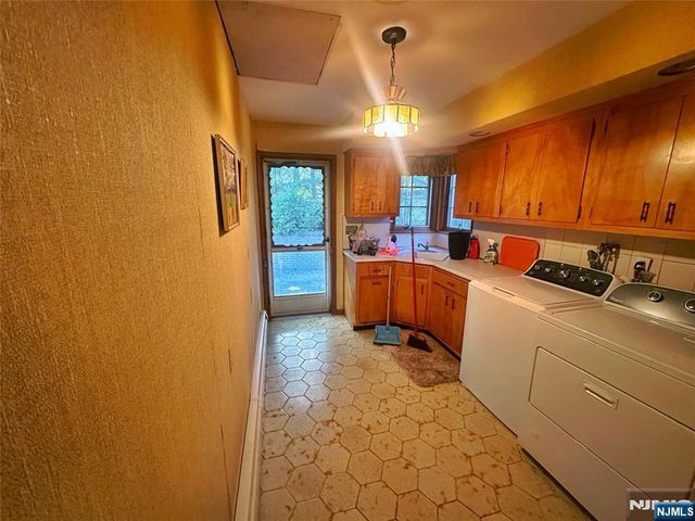 26 Faber Drive, Hawthorne, NJ 07506